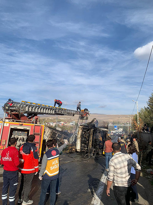 Ağrıda feci kaza İşte olay yerinden fotoğraflar