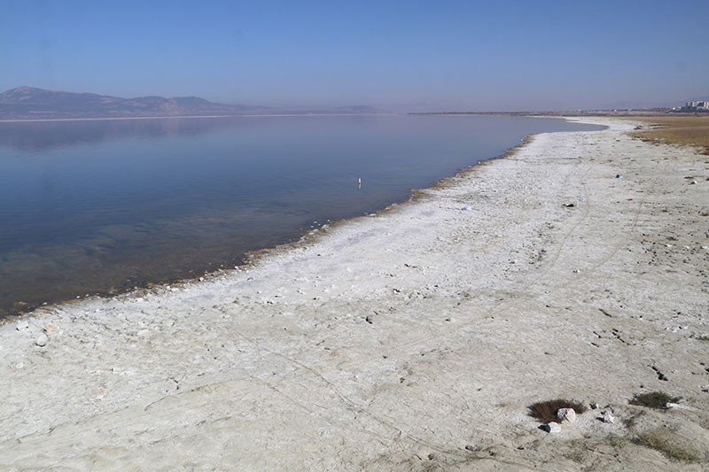 Burdur Gölünde su seviyesindeki çekilme nedeniyle iskele, 18 metre uzaklaştı İşte endişe veren kareler...