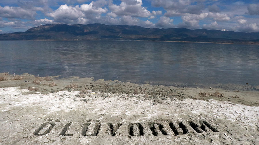 Burdur Gölünde su seviyesindeki çekilme nedeniyle iskele, 18 metre uzaklaştı İşte endişe veren kareler...