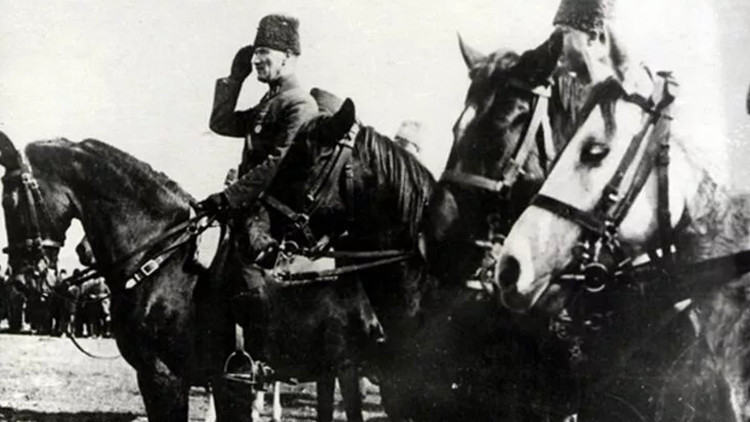 10 Kasım Atatürk resimleri ve sözleri: 10 Kasım Atatürkü Anma 84. yıl dönümü özel resimleri