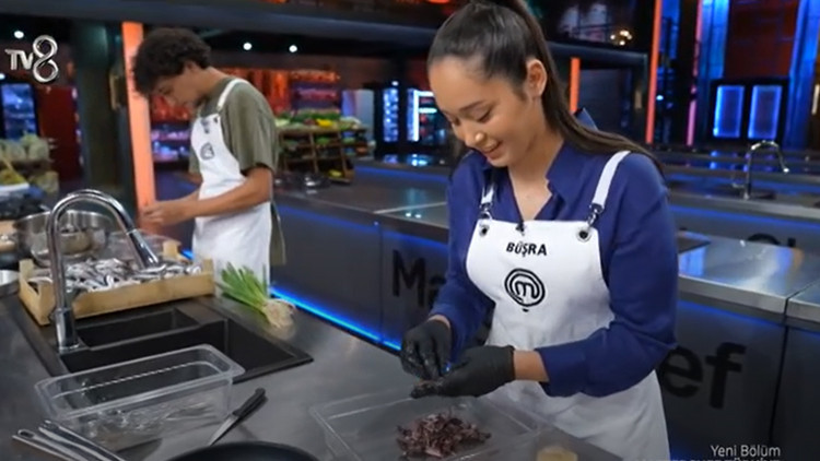 MasterChef kaptanlık oyununu kim kazandı, mavi takım kaptanı kim oldu Büşra ve Yağız arasında nefes kesen düello İşte dün akşam (14 Kasım) kurulan MasterChef yeni takımlar