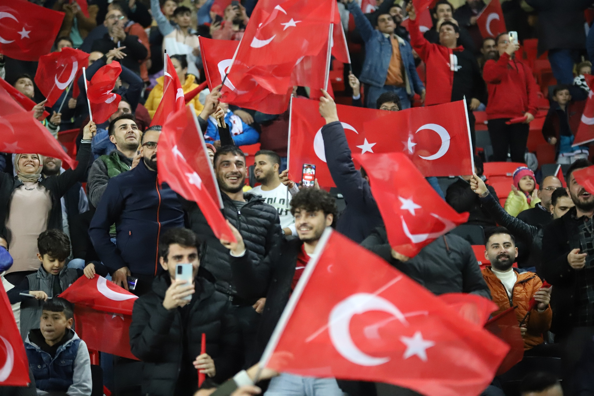 A MİLLİ TAKIM, HAZIRLIK MAÇINDA ÇEKYA İLE KARŞI KARŞIYA GELİYOR. MÜCADELENİN 20 DAKİKASI GOLSÜZ EŞİTLİKLE GEÇİLDİ. (İHA/GAZİANTEP-İHA)A Milli Takım, hazırlık maçında Çekya ile karşı karşıya geliyor. Mücadelenin 20 dakikası golsüz eşitlikle geçildi.