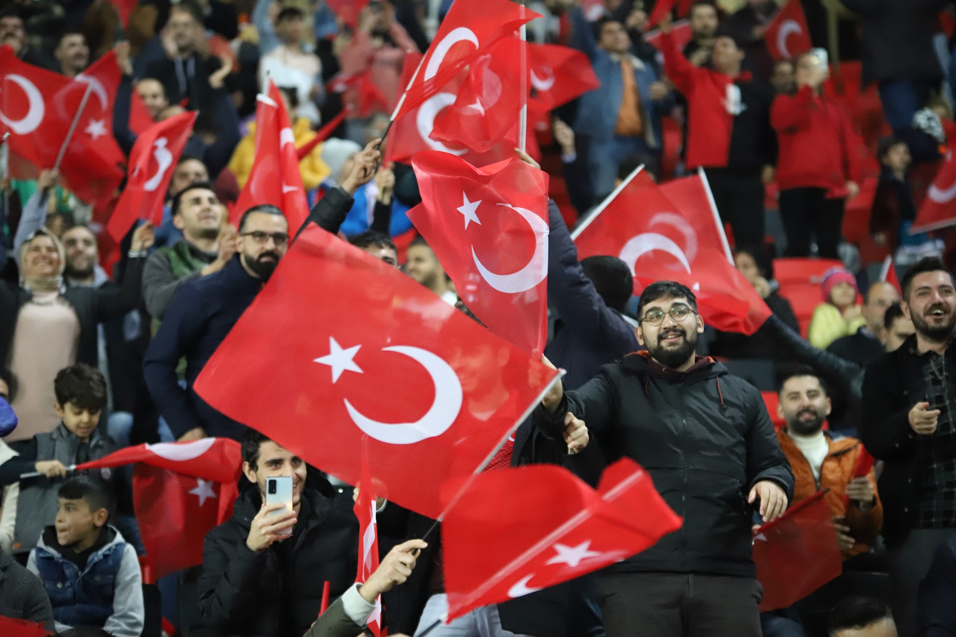 A MİLLİ TAKIM, HAZIRLIK MAÇINDA ÇEKYA İLE KARŞI KARŞIYA GELİYOR. MÜCADELENİN 20 DAKİKASI GOLSÜZ EŞİTLİKLE GEÇİLDİ. (İHA/GAZİANTEP-İHA)A Milli Takım, hazırlık maçında Çekya ile karşı karşıya geliyor. Mücadelenin 20 dakikası golsüz eşitlikle geçildi.