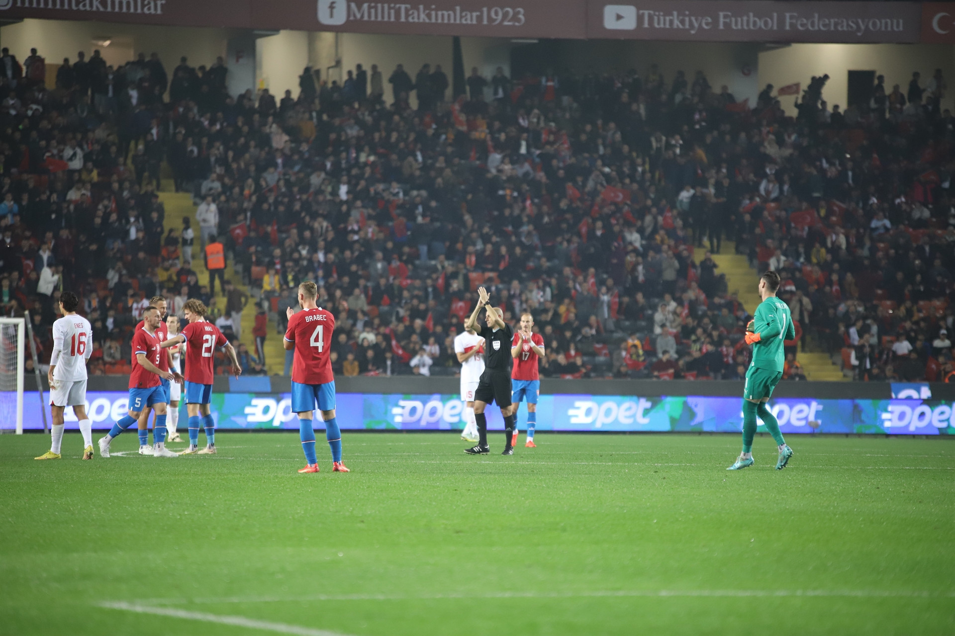 A MİLLİ TAKIM, HAZIRLIK MAÇINDA ÇEKYA İLE KARŞI KARŞIYA GELİYOR. MÜCADELENİN 20 DAKİKASI GOLSÜZ EŞİTLİKLE GEÇİLDİ. (İHA/GAZİANTEP-İHA)A Milli Takım, hazırlık maçında Çekya ile karşı karşıya geliyor. Mücadelenin 20 dakikası golsüz eşitlikle geçildi.