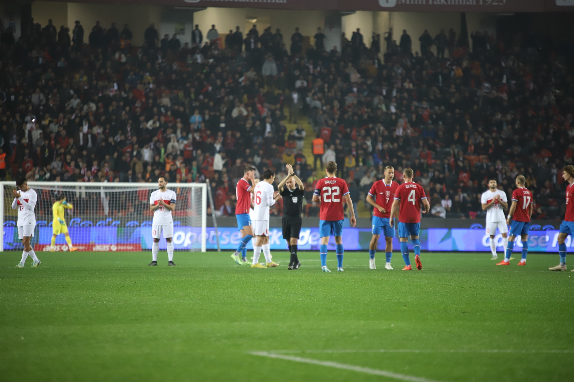 A MİLLİ TAKIM, HAZIRLIK MAÇINDA ÇEKYA İLE KARŞI KARŞIYA GELİYOR. MÜCADELENİN 20 DAKİKASI GOLSÜZ EŞİTLİKLE GEÇİLDİ. (İHA/GAZİANTEP-İHA)A Milli Takım, hazırlık maçında Çekya ile karşı karşıya geliyor. Mücadelenin 20 dakikası golsüz eşitlikle geçildi.