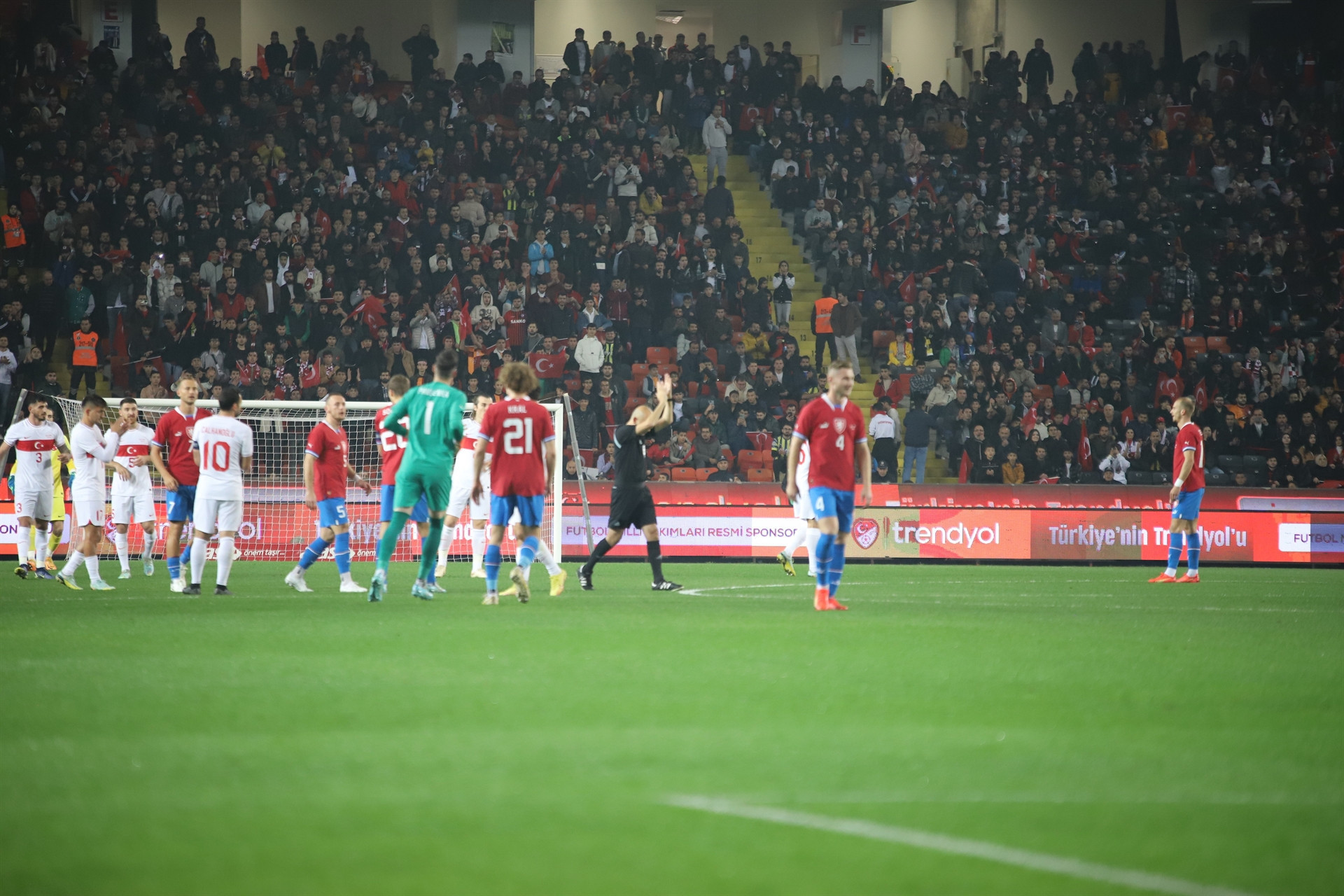 A MİLLİ TAKIM, HAZIRLIK MAÇINDA ÇEKYA İLE KARŞI KARŞIYA GELİYOR. MÜCADELENİN 20 DAKİKASI GOLSÜZ EŞİTLİKLE GEÇİLDİ. (İHA/GAZİANTEP-İHA)A Milli Takım, hazırlık maçında Çekya ile karşı karşıya geliyor. Mücadelenin 20 dakikası golsüz eşitlikle geçildi.