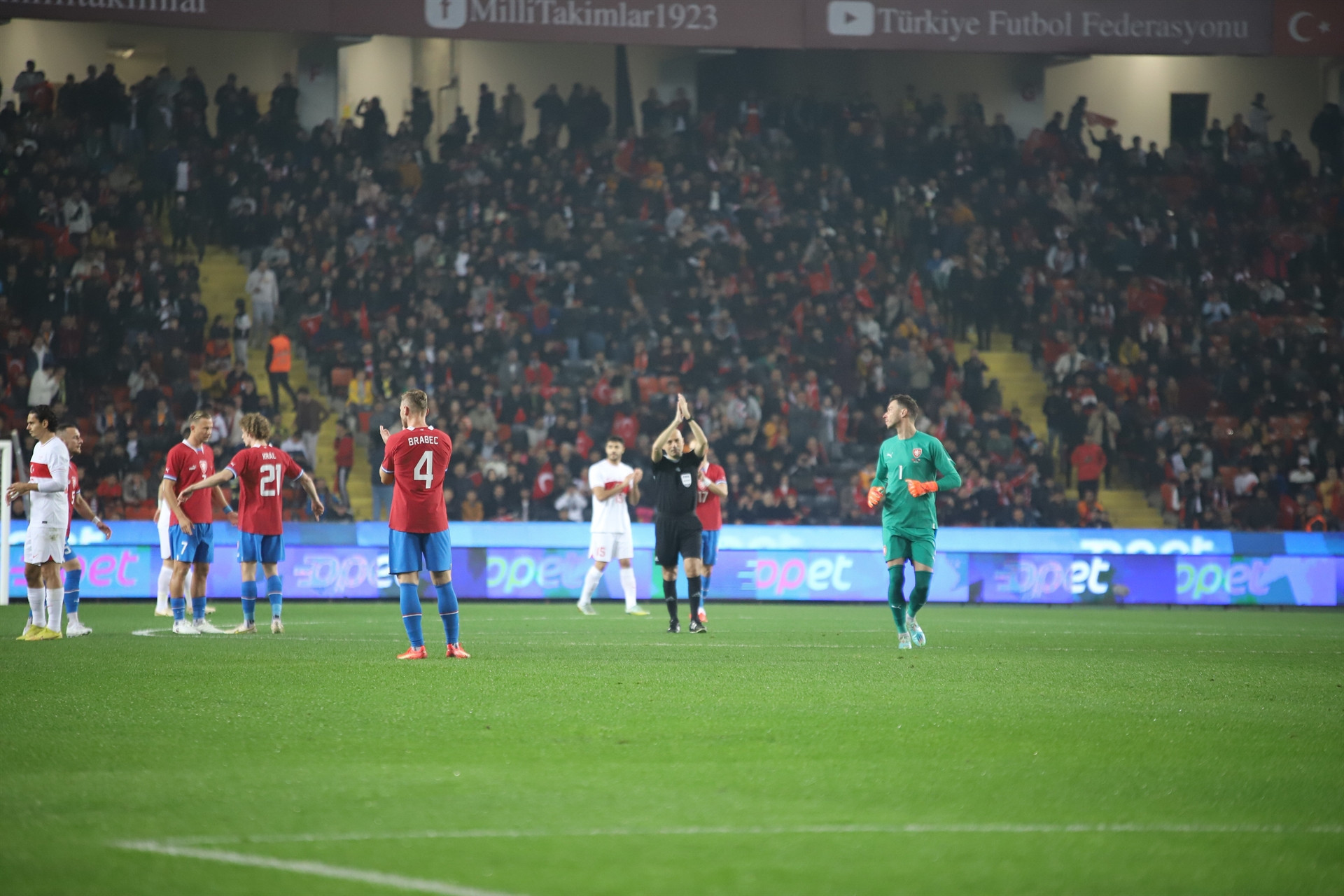 A MİLLİ TAKIM, HAZIRLIK MAÇINDA ÇEKYA İLE KARŞI KARŞIYA GELİYOR. MÜCADELENİN 20 DAKİKASI GOLSÜZ EŞİTLİKLE GEÇİLDİ. (İHA/GAZİANTEP-İHA)A Milli Takım, hazırlık maçında Çekya ile karşı karşıya geliyor. Mücadelenin 20 dakikası golsüz eşitlikle geçildi.