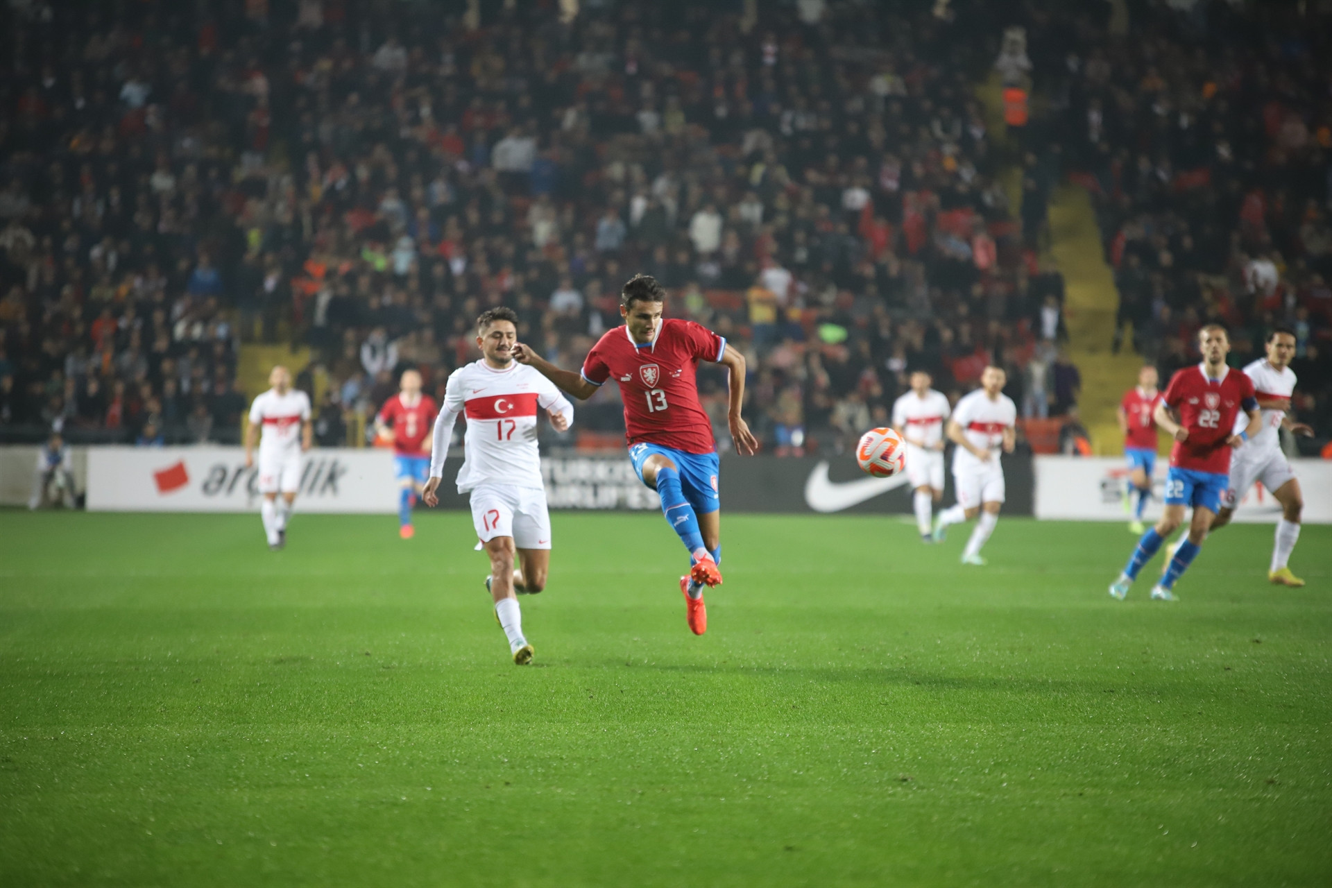 A MİLLİ TAKIM, HAZIRLIK MAÇINDA ÇEKYA İLE KARŞI KARŞIYA GELİYOR. MÜCADELENİN 20 DAKİKASI GOLSÜZ EŞİTLİKLE GEÇİLDİ. (İHA/GAZİANTEP-İHA)A Milli Takım, hazırlık maçında Çekya ile karşı karşıya geliyor. Mücadelenin 20 dakikası golsüz eşitlikle geçildi.