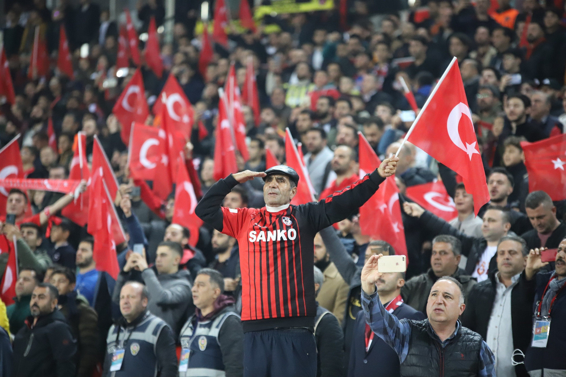 A MİLLİ TAKIM, HAZIRLIK MAÇINDA ÇEKYA İLE KARŞI KARŞIYA GELİYOR. MÜCADELENİN 20 DAKİKASI GOLSÜZ EŞİTLİKLE GEÇİLDİ. (İHA/GAZİANTEP-İHA)A Milli Takım, hazırlık maçında Çekya ile karşı karşıya geliyor. Mücadelenin 20 dakikası golsüz eşitlikle geçildi.