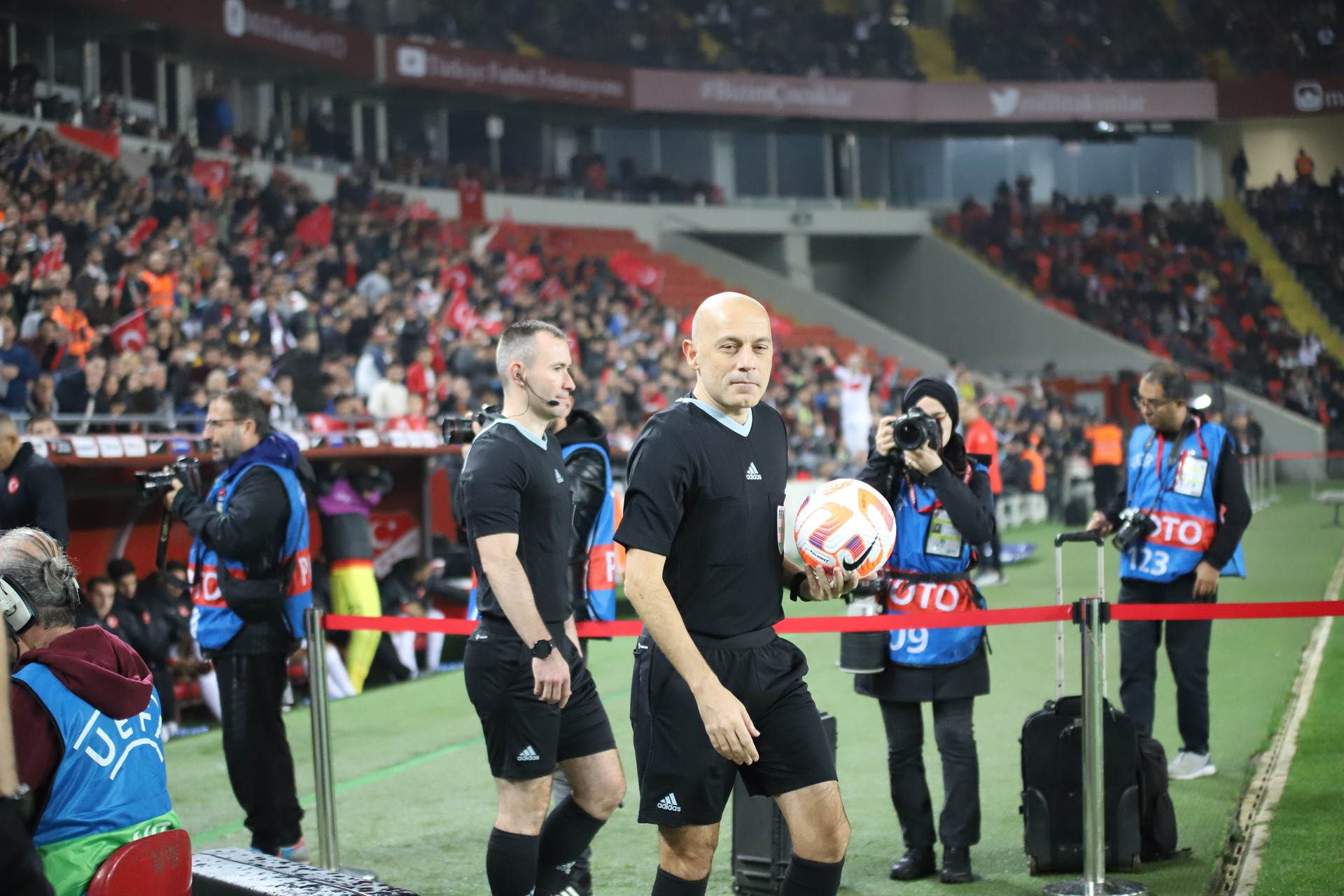 A MİLLİ TAKIM, HAZIRLIK MAÇINDA ÇEKYA İLE KARŞI KARŞIYA GELİYOR. MÜCADELENİN 20 DAKİKASI GOLSÜZ EŞİTLİKLE GEÇİLDİ. (İHA/GAZİANTEP-İHA)A Milli Takım, hazırlık maçında Çekya ile karşı karşıya geliyor. Mücadelenin 20 dakikası golsüz eşitlikle geçildi.