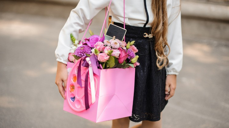 Öğretmenler Günü hediyesi ne alınır Erkek, Kadın öğretmene en güzel, el yapımı, uygun bütçeli Öğretmenler Günü hediye fikirleri ve önerileri