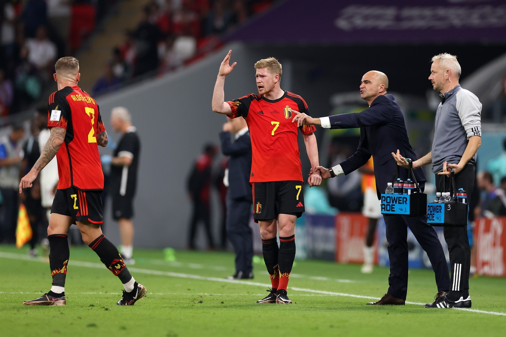 DOHA, QATAR - NOVEMBER 23: Roberto Martinez, Head Coach of Belgium, speaks with Kevin De Bruyne and Toby Alderweireld during the FIFA World Cup Qatar 2022 Group F match between Belgium and Canada at Ahmad Bin Ali Stadium on November 23, 2022 in Doha, Qatar. (Photo by Catherine Ivill/Getty Images)