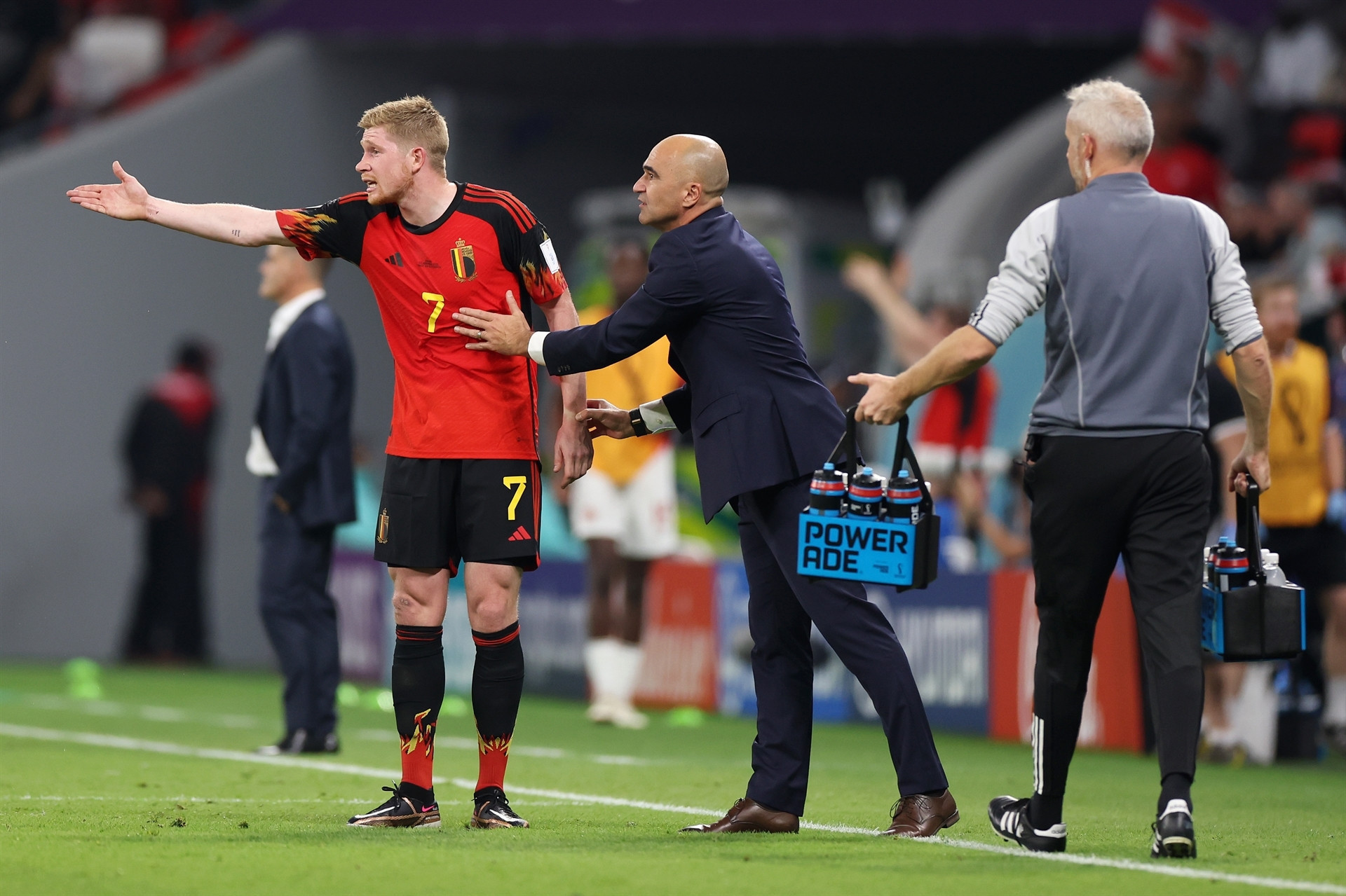 DOHA, QATAR - NOVEMBER 23: Roberto Martinez, Head Coach of Belgium, speaks with Kevin De Bruyne during the FIFA World Cup Qatar 2022 Group F match between Belgium and Canada at Ahmad Bin Ali Stadium on November 23, 2022 in Doha, Qatar. (Photo by Catherine Ivill/Getty Images)