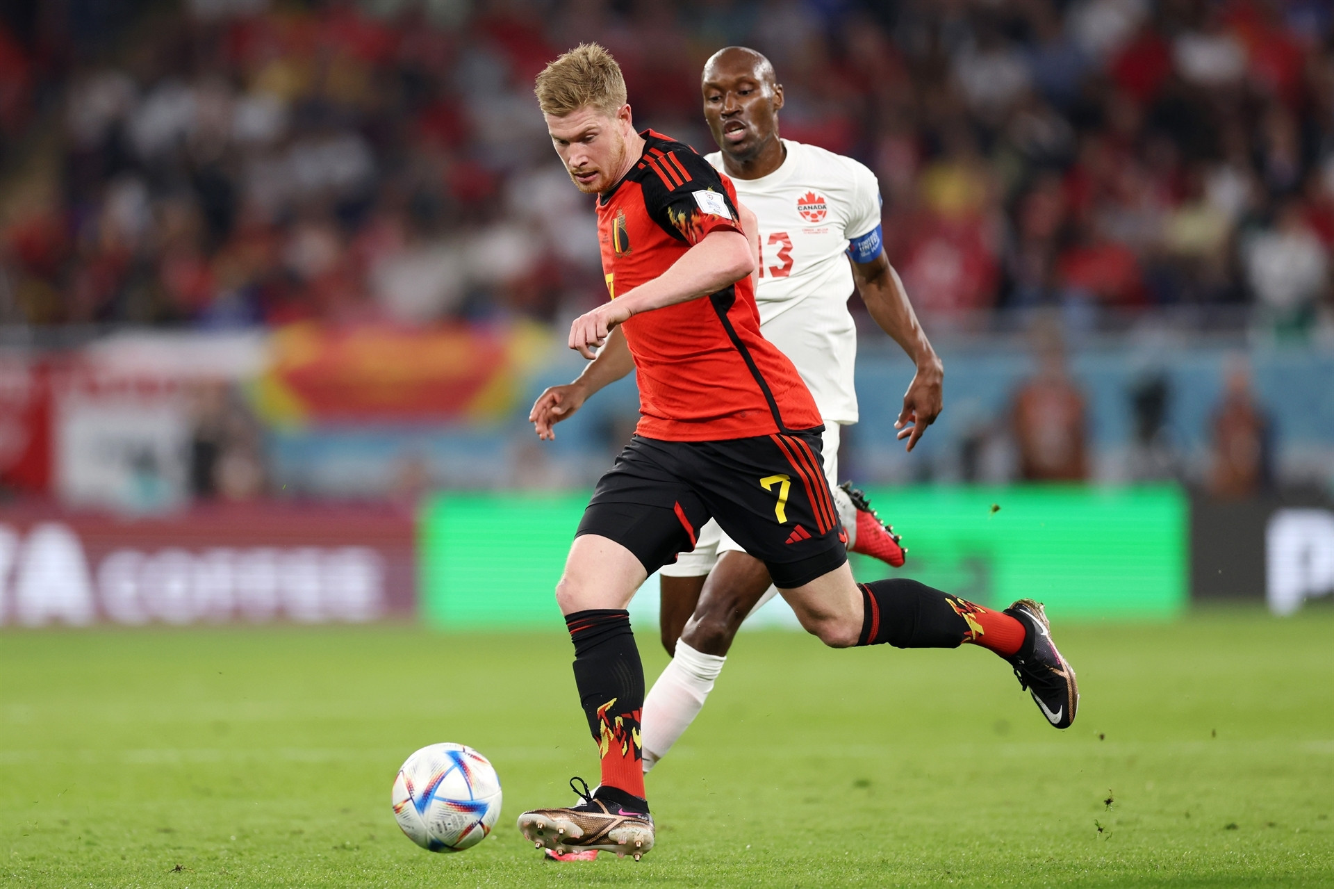 DOHA, QATAR - NOVEMBER 23: Kevin De Bruyne of Belgium controls the ball against Atiba Hutchinson of Canada during the FIFA World Cup Qatar 2022 Group F match between Belgium and Canada at Ahmad Bin Ali Stadium on November 23, 2022 in Doha, Qatar. (Photo by Clive Brunskill/Getty Images)