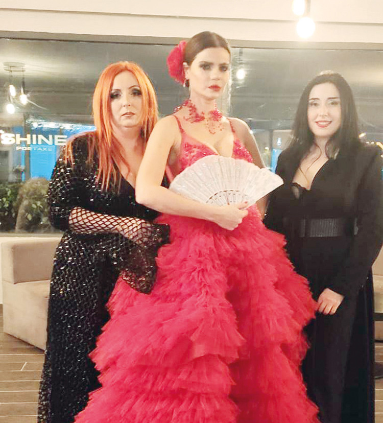 Defilede şiddeti kınadılar