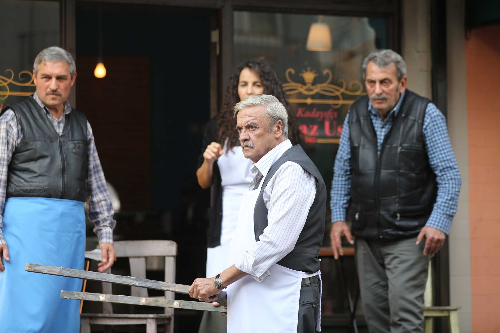 YÜREK ÇIKMAZI DİZİSİ OYUNCU KADROSU YÜREK ÇIKMAZI DİZİSİ OYUNCU KADROSU