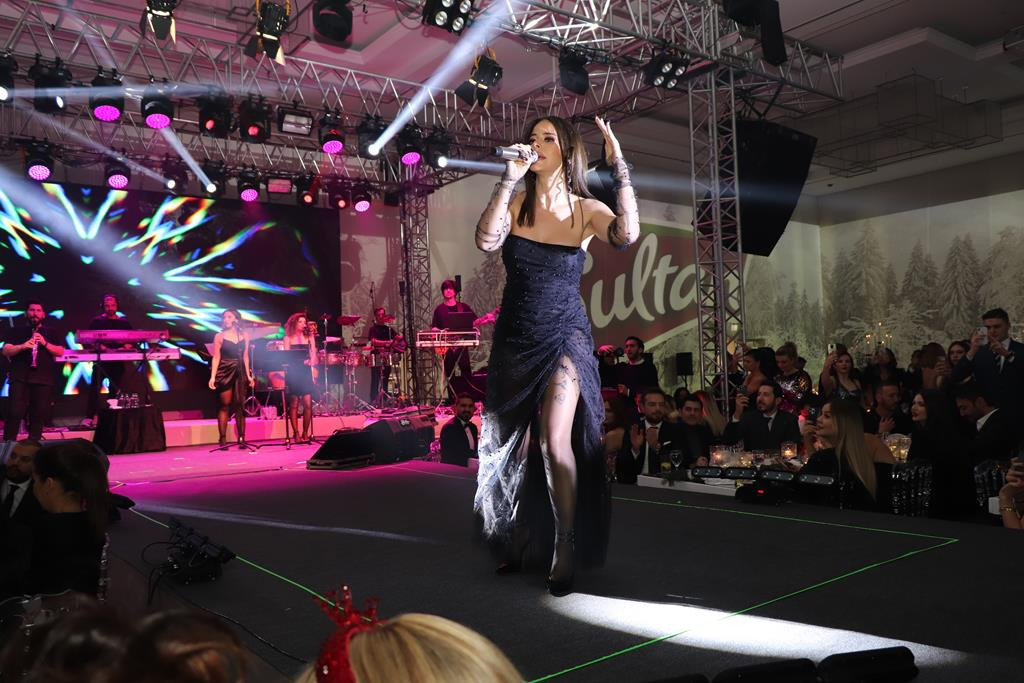 İş dünyasından balolu kutlama