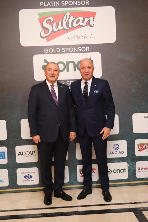 İş dünyasından balolu kutlama