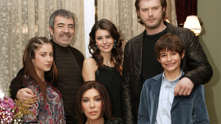 AŞK-I MEMNU OYUNCULARI KİMLERDİ