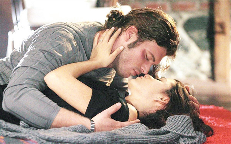 Aşk-ı Memnu yeniden mi çekilecek Bihteri oynayacak oyuncu duyanı şaşırttı Bir döneme damga vurmuştu; 13 yıl sonra geri dönüyor...