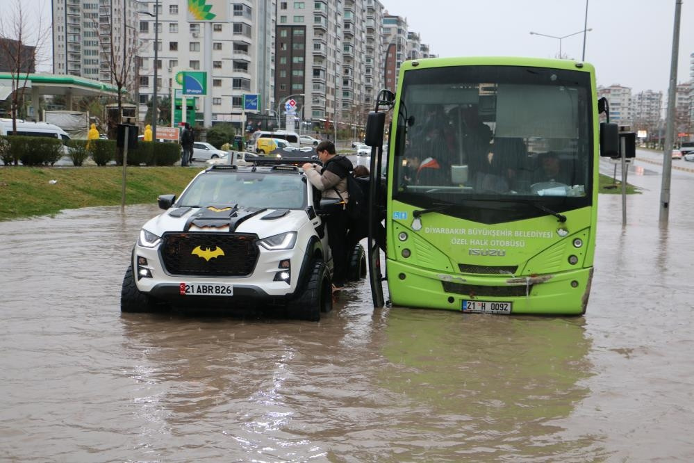 DİYARBAKIRDA YARIN OKULLAR TATİL Mİ