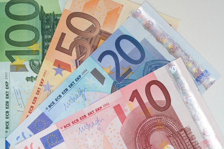 DOLAR, EURO, STERLİN VE GÜNCEL DÖVİZ FİYATLARI