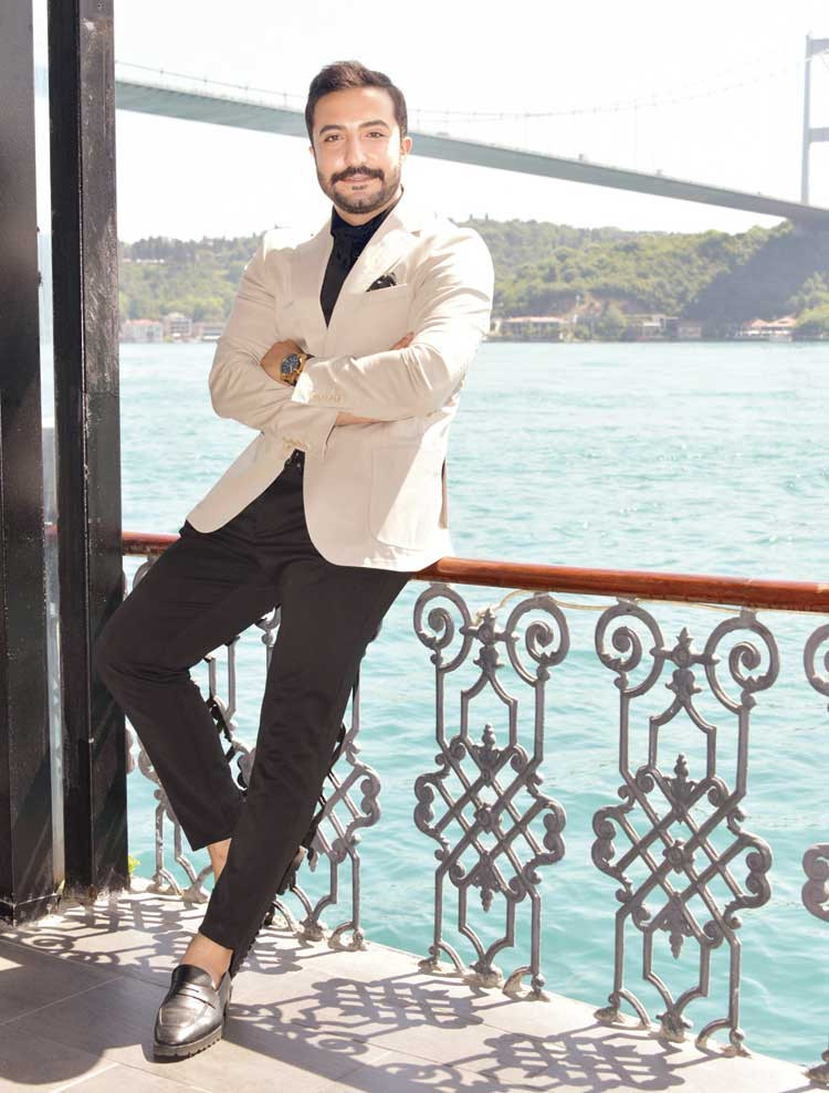 Ünlü isimler  yer değiştiriyor