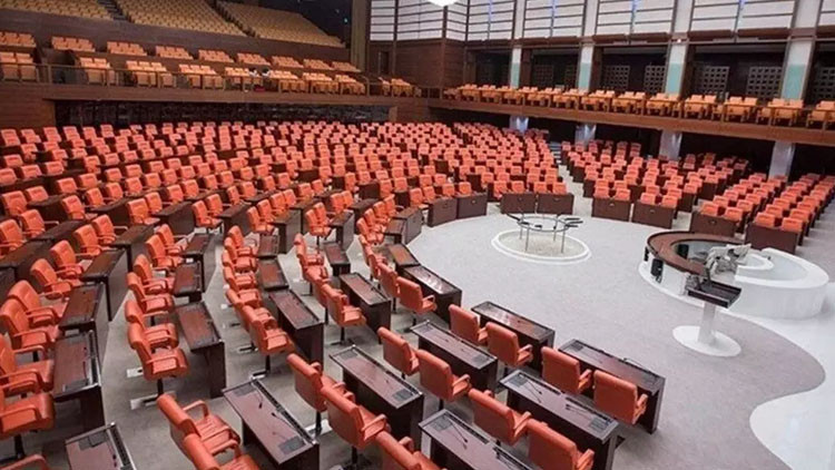 MECLİS’TE ÇOĞUNLUK AK PARTİ’DE