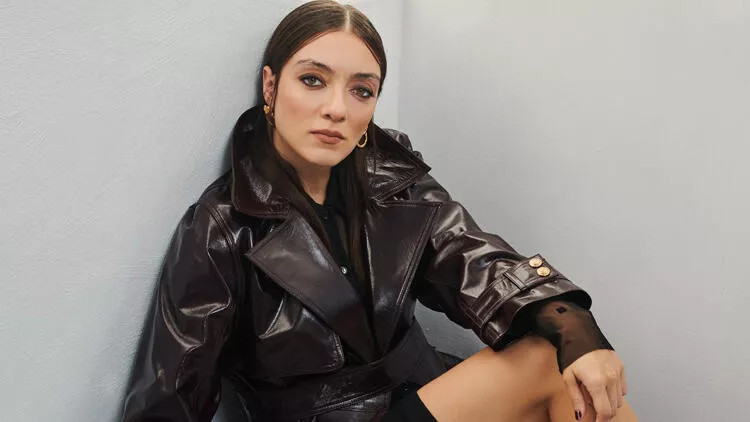 Merve Dizdar Cannes Film Festivalinde en iyi kadın oyuncu ödülünü aldı Merve Dizdar kimdir, kaç yaşında, nereli, hangi dizilerde ve filmlerde oynadı İşte hayatı ve biyografisi Merve Dizdar Cannes Film Festivalinde en iyi kadın oyuncu ödülünü aldı Merve Dizdar kimdir, kaç yaşında, nereli, hangi dizilerde ve filmlerde oynadı İşte hayatı ve biyografisi