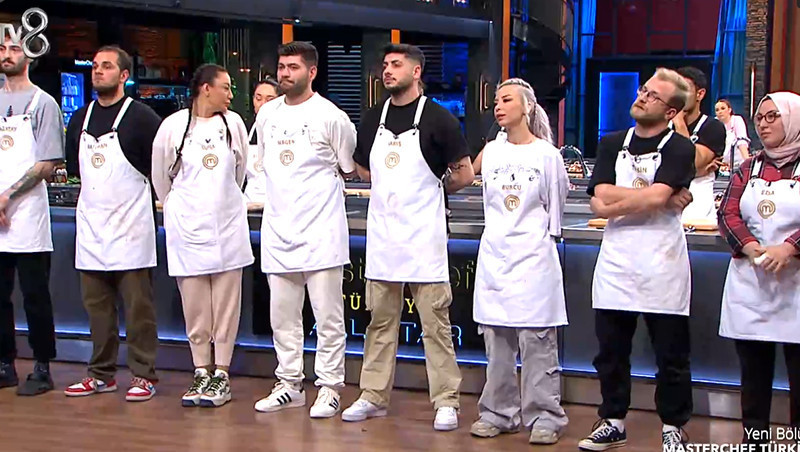 MASTERCHEF YENİ TAKIMLAR NASIL KURULDU 17 Temmuz MasterChef All Star mavi takım kaptanı kim oldu, kaptanlık oyununu kim kazandı İşte yeni kırmızı ve mavi takım yarışmacıları