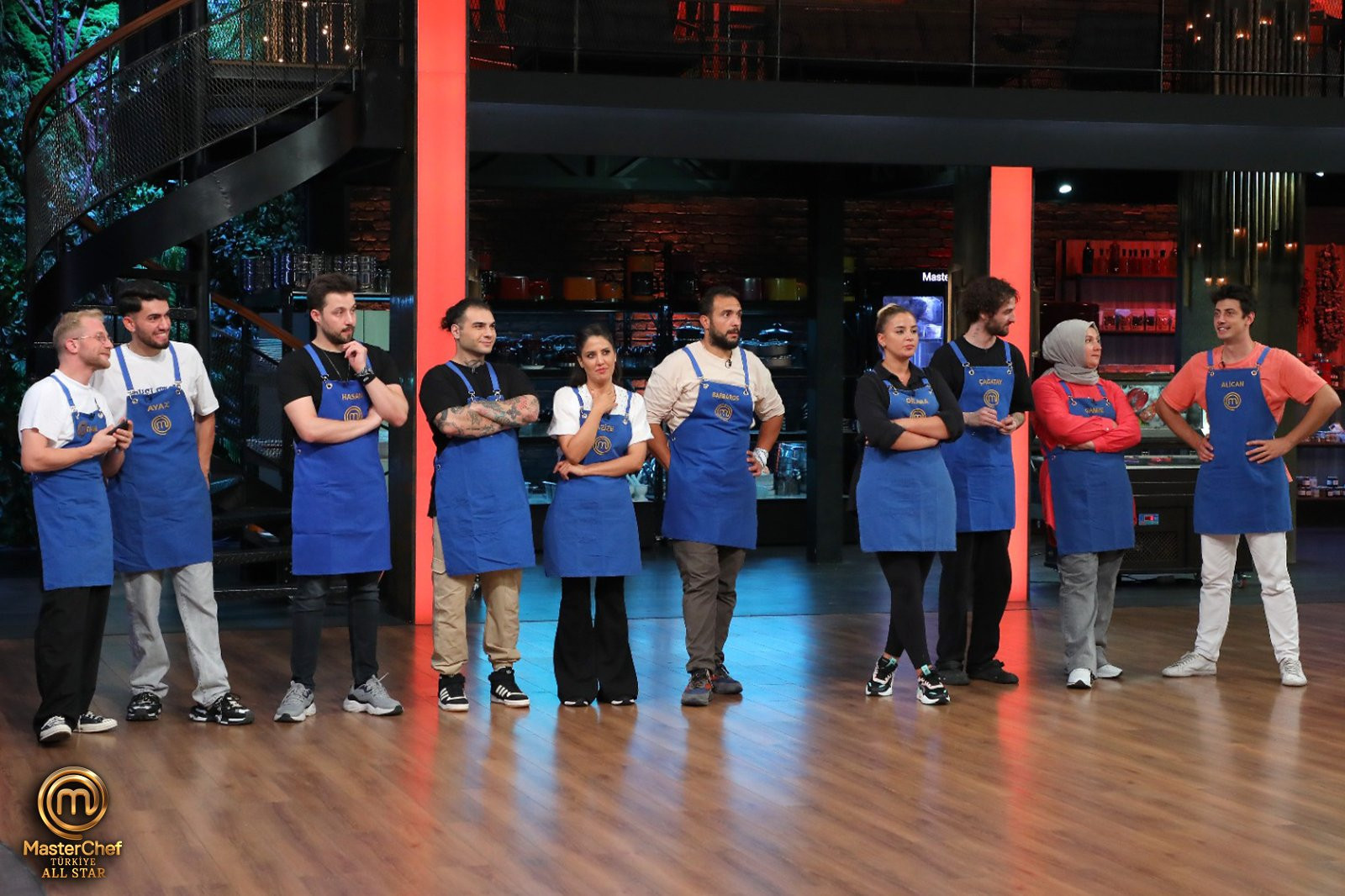MASTERCHEF TAKIMLAR BELLİ OLDU | 21 Ağustos MasterChef mavi takım kaptanı kim oldu, kaptanlık oyununu kim kazandı İşte bu haftanın kırmızı ve mavi takım yarışmacıları