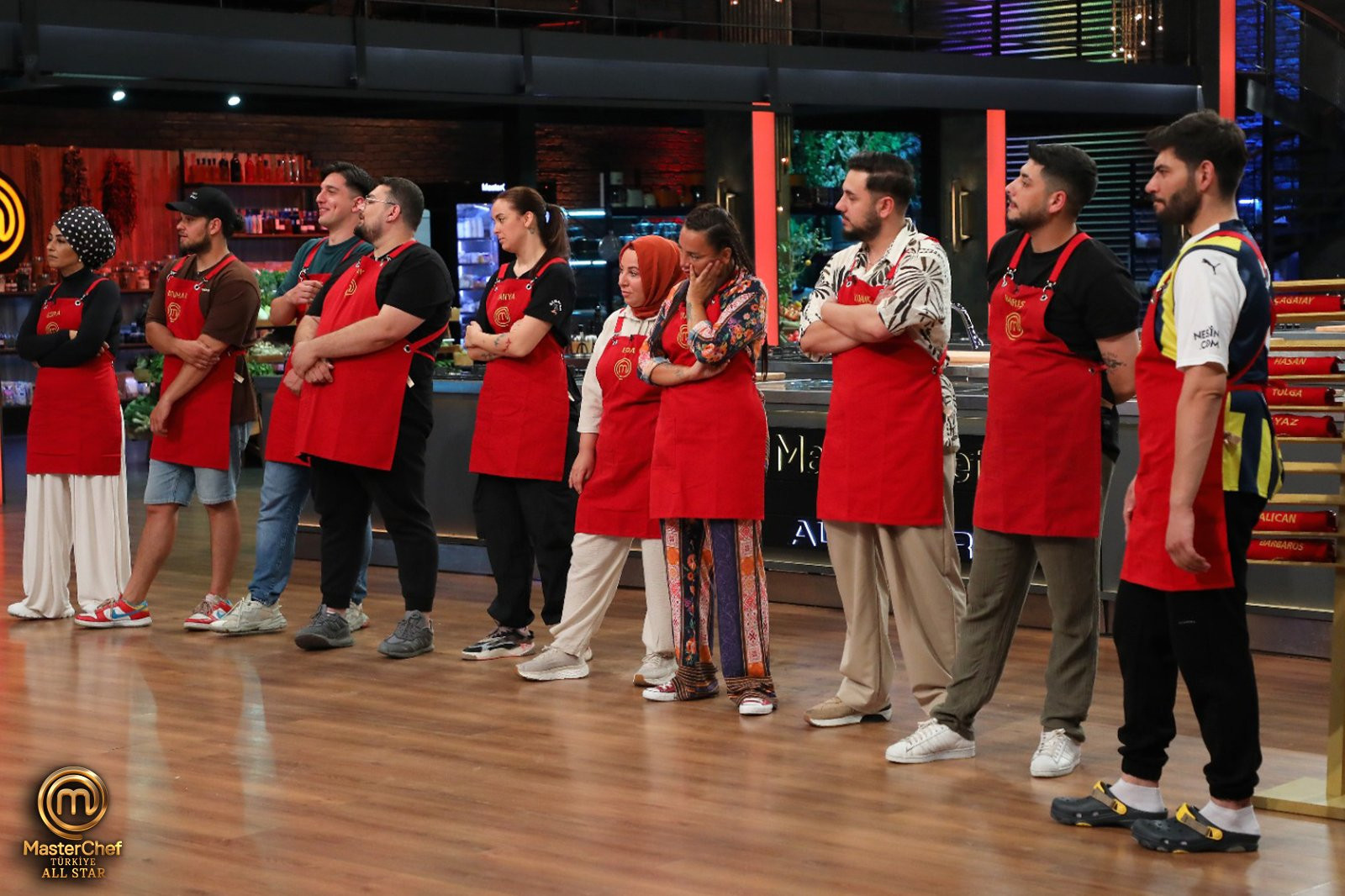 MASTERCHEF TAKIMLAR BELLİ OLDU | 21 Ağustos MasterChef mavi takım kaptanı kim oldu, kaptanlık oyununu kim kazandı İşte bu haftanın kırmızı ve mavi takım yarışmacıları