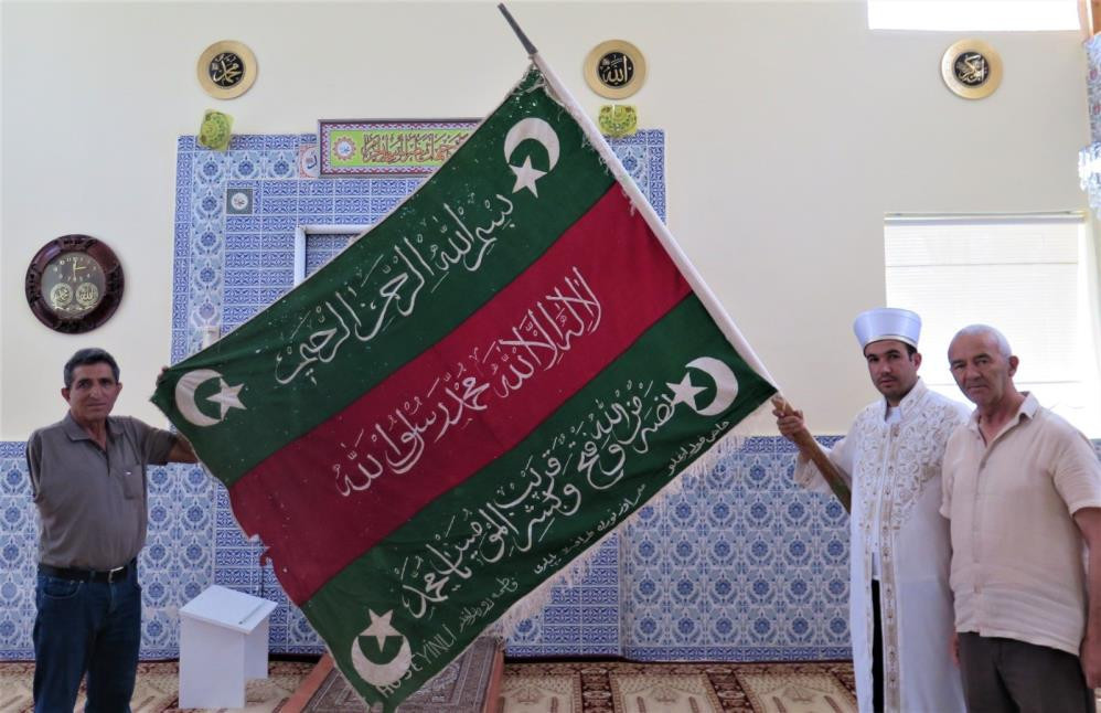 Kayseride 2. Fetih Sancağı bulundu Sancak üç parçalı ve tek yönlü dokuma üzerine işlemeli şekilde... İşte tüm detayları Kayseride 2. Fetih Sancağı bulundu Sancak üç parçalı ve tek yönlü dokuma üzerine işlemeli şekilde... İşte tüm detayları