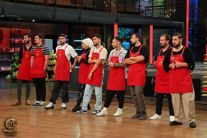 MASTERCHEF YENİ TAKIMLAR BELLİ OLDU 9 Ekim 2023 | Dün gece MasterChefte kim kazandı, mavi takım kaptanlık oyununu kim kazandı İşte kırmızı ve mavi takım yarışmacıları... MASTERCHEF YENİ TAKIMLAR BELLİ OLDU 9 Ekim 2023 | Dün gece MasterChefte kim kazandı, mavi takım kaptanlık oyununu kim kazandı İşte kırmızı ve mavi takım yarışmacıları...