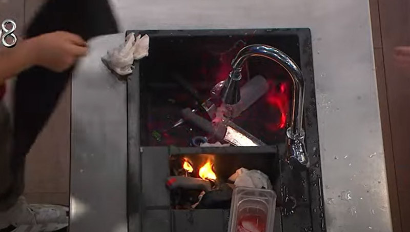 BARIŞIN TEZGAHI ALEV ALDI BARIŞIN TEZGAHI ALEV ALDI