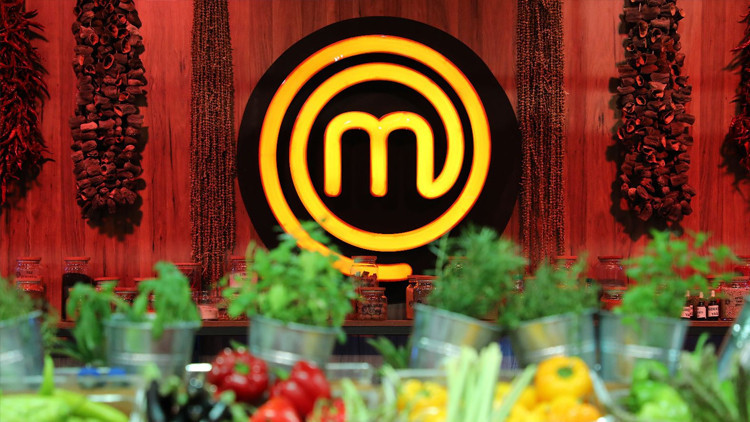 MASTERCHEF YENİ TAKIMLAR KURULDU | MasterChef kaptanlığı kim kazandı, mavi takım kaptanı kim oldu Dün gece (16 Ekim 2023) MasterChef All Star’da kaptanlar ve haftanın mavi-kırmızı takımları belli oldu