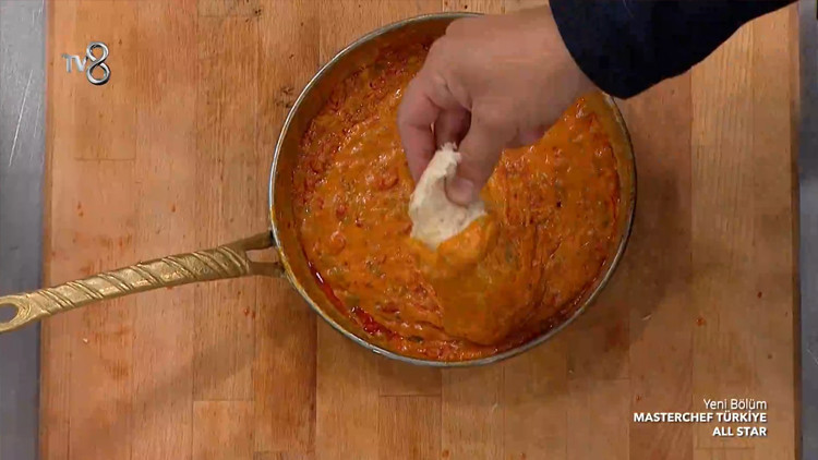 MASTERCHEF YENİ TAKIMLAR KURULDU | MasterChef kaptanlığı kim kazandı, mavi takım kaptanı kim oldu Dün gece (16 Ekim 2023) MasterChef All Star’da kaptanlar ve haftanın mavi-kırmızı takımları belli oldu