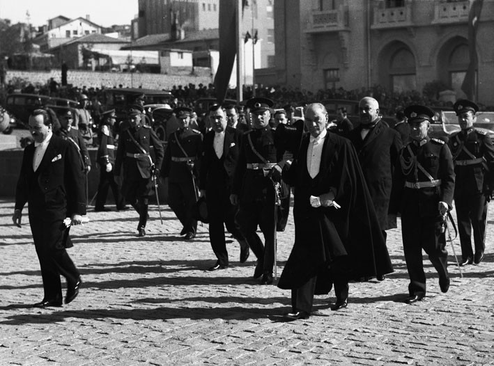AZ RASTLANAN EN GÜZEL 50 ATATÜRK FOTOĞRAFI: 29 Ekim’e özel siyah-beyaz Atatürk fotoğrafları