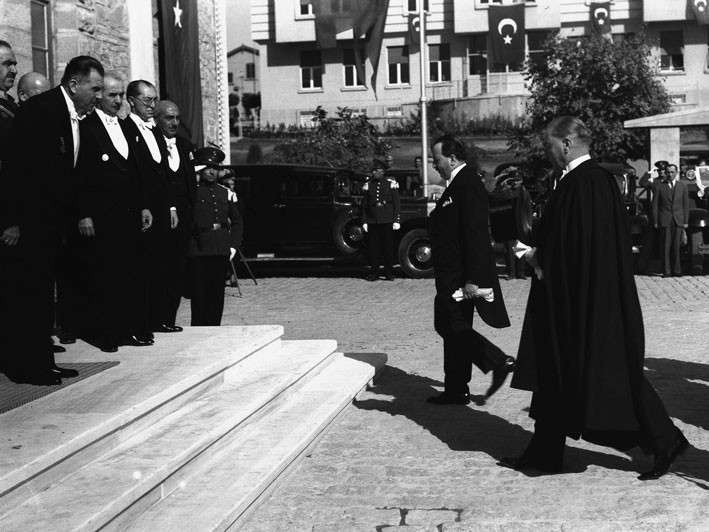 AZ RASTLANAN EN GÜZEL 50 ATATÜRK FOTOĞRAFI: 29 Ekim’e özel siyah-beyaz Atatürk fotoğrafları