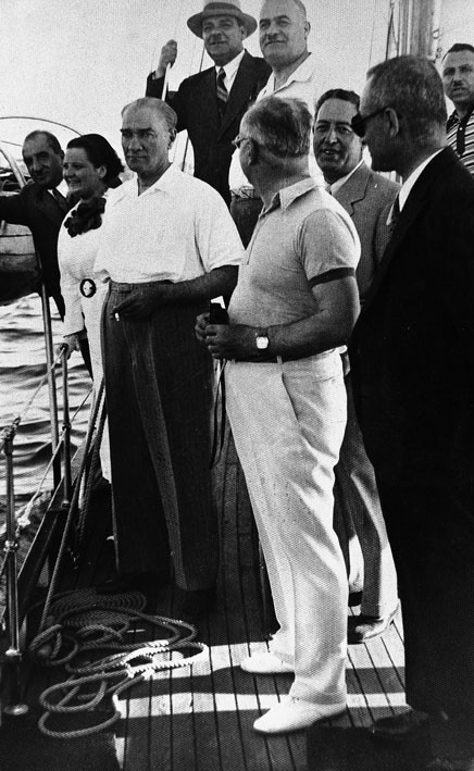 AZ RASTLANAN EN GÜZEL 50 ATATÜRK FOTOĞRAFI: 29 Ekim’e özel siyah-beyaz Atatürk fotoğrafları