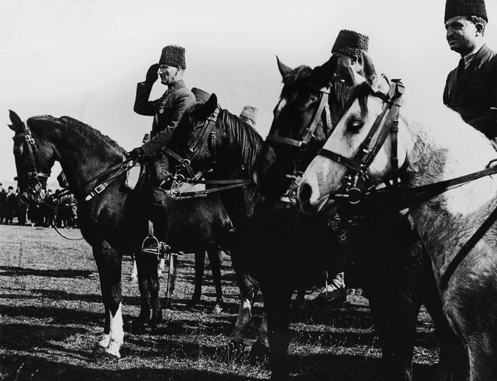 AZ RASTLANAN EN GÜZEL 50 ATATÜRK FOTOĞRAFI: 29 Ekim’e özel siyah-beyaz Atatürk fotoğrafları