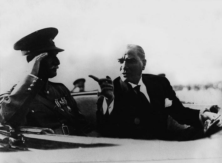 AZ RASTLANAN EN GÜZEL 50 ATATÜRK FOTOĞRAFI: 29 Ekim’e özel siyah-beyaz Atatürk fotoğrafları