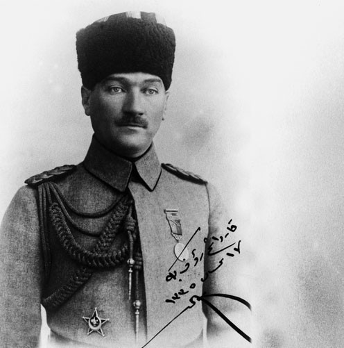 AZ RASTLANAN EN GÜZEL 50 ATATÜRK FOTOĞRAFI: 29 Ekim’e özel siyah-beyaz Atatürk fotoğrafları