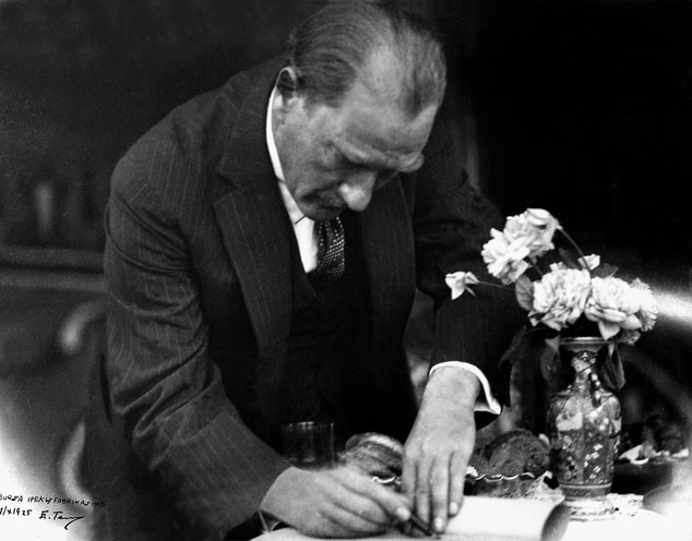 AZ RASTLANAN EN GÜZEL 50 ATATÜRK FOTOĞRAFI: 29 Ekim’e özel siyah-beyaz Atatürk fotoğrafları