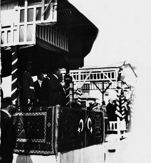 AZ RASTLANAN EN GÜZEL 50 ATATÜRK FOTOĞRAFI: 29 Ekim’e özel siyah-beyaz Atatürk fotoğrafları