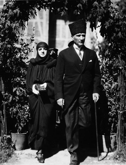 AZ RASTLANAN EN GÜZEL 50 ATATÜRK FOTOĞRAFI: 29 Ekim’e özel siyah-beyaz Atatürk fotoğrafları