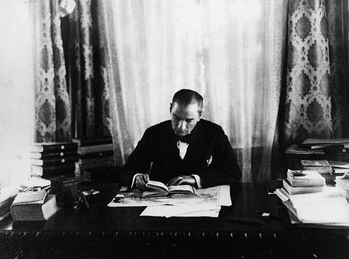 AZ RASTLANAN EN GÜZEL 50 ATATÜRK FOTOĞRAFI: 29 Ekim’e özel siyah-beyaz Atatürk fotoğrafları