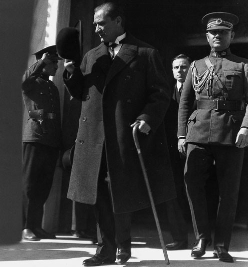 AZ RASTLANAN EN GÜZEL 50 ATATÜRK FOTOĞRAFI: 29 Ekim’e özel siyah-beyaz Atatürk fotoğrafları
