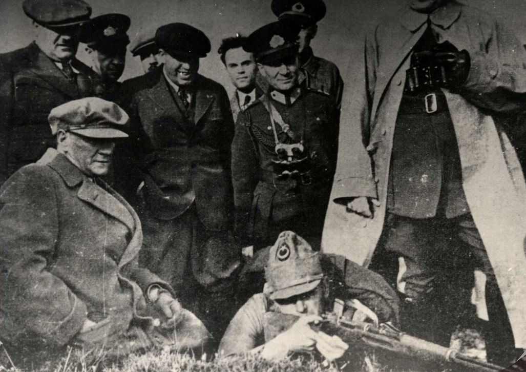AZ RASTLANAN EN GÜZEL 50 ATATÜRK FOTOĞRAFI: 29 Ekim’e özel siyah-beyaz Atatürk fotoğrafları