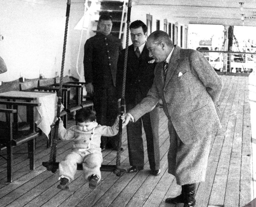 AZ RASTLANAN EN GÜZEL 50 ATATÜRK FOTOĞRAFI: 29 Ekim’e özel siyah-beyaz Atatürk fotoğrafları
